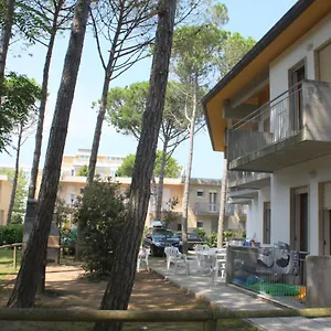 villa-lucina.hotelinveneto.com/